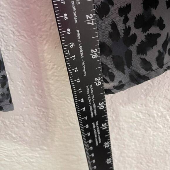 Forever 21 Womens Pants Size XS Gray Animal Print Wide Leg Comfort Trouser - Picture 4 of 11